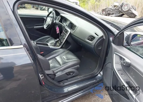 2014 Volvo S60 T5 z USA, uszkodzony, nr VIN YV1612FH1E1288767